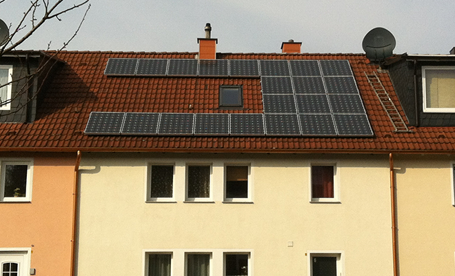 Hustak med solceller
